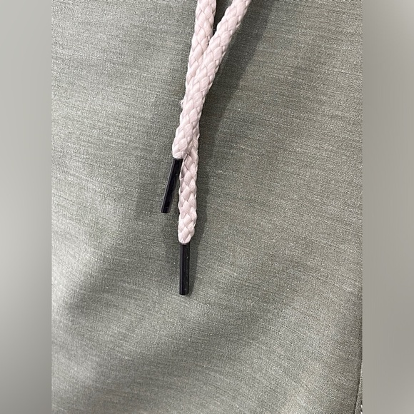 Faherty All Day Shorts Olive Green 30 Waist 9” Inseam NWT - Picture 11 of 12